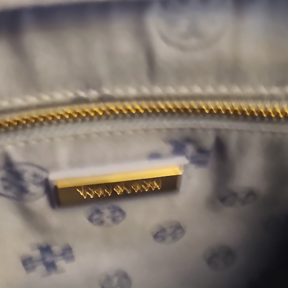 Tory Burch Quilted Crossbody Bag in Periwinkle Blue with Gold Chain - Picture 13 of 15